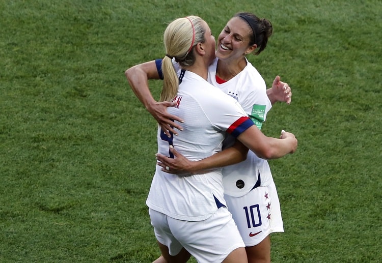 Carli Lloyd mencetak dua gol