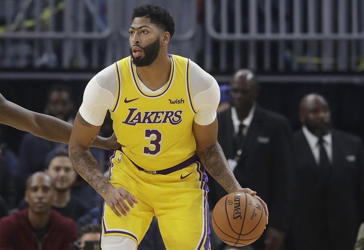 NBA 湖人队 vs 独行侠队的赛场动态