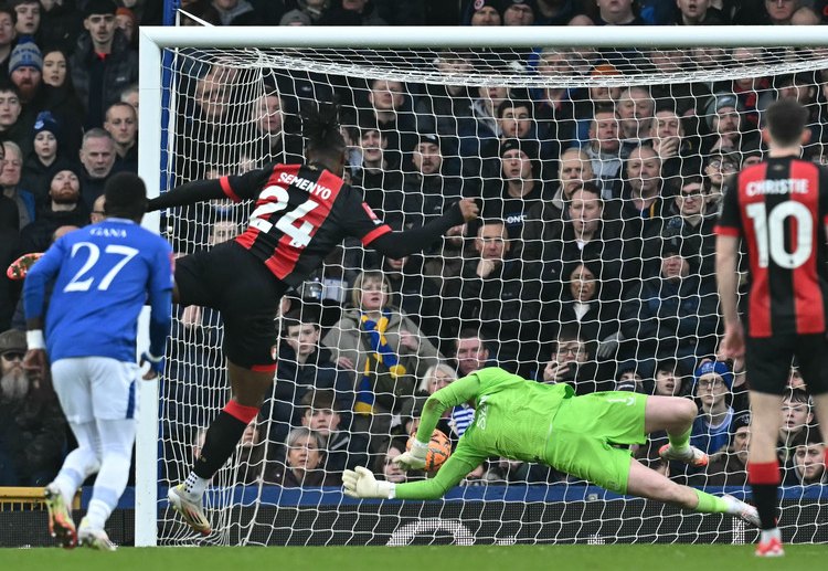 Bournemouth vượt qua Everton để vào tứ kết FA Cup 2024/25