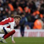 လက်ရှိမှာ လစ်ဗာပူးလ်က အာဆင်နယ်က ဝက်စ်ဟမ်းကို ရှုံးနိမ့်ခဲ့မှု အပေါ် အခွင့်ကောင်းယူနိုင်ခဲ့ပြီး ပရီးမီးယားလိဂ် အမှတ်ပေးဇယား ထိပ်ကနေ ၁၁ မှတ် ဖြတ် ဦးဆောင်ထားနိုင်ပြီ ဖြစ်ပါတယ်။