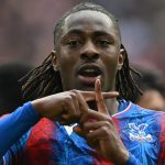 ဗြိတိန်က လာတဲ့ သတင်းတွေအရ ဆိုရင်တော့ ပရီးမီးယားလိဂ် ထိပ်သီး တို့ဟာ အီးဇီးရဲ့ ပေါင်သန်း ၆၀ ကို ပေါင်သန်း ၂၀ စီနဲ့ ၃ ရစ်ခွဲပြီး ပေးချေမယ့် ငွေပေးချေမှု ပုံစံ တစ်ခုနဲ့ ချဉ်းကပ်ဖို့ စီစဉ်နေကြောင်း သိရပါတယ်။