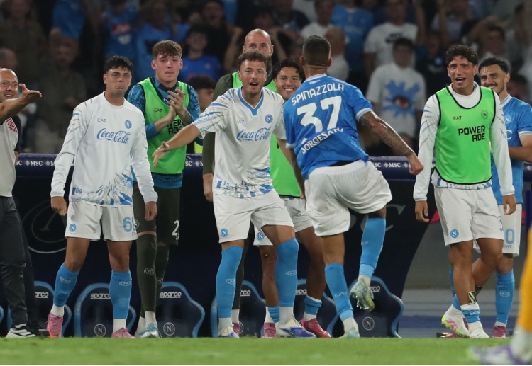 意甲联赛 那不勒斯的斯皮纳佐拉打进一球,并获得全场最佳球员的称号。