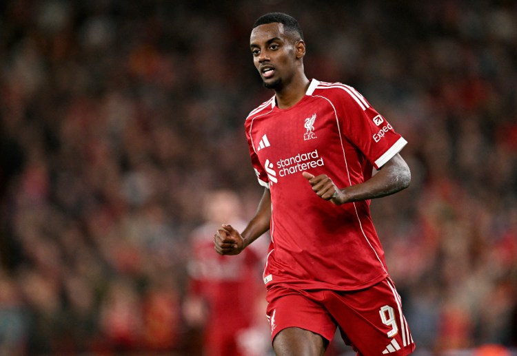 欧冠联赛  今夏加盟的锋线新援伊萨克在半场前因伤离场。