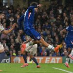 欧冠联赛 19岁的吉乌利用任意球机会为切尔西首开纪录，成为球队欧冠历史上最年轻的进球者。