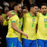 国际友谊赛 年轻前锋埃斯特旺与中场核心卡塞米罗在上半场各自建功，帮助巴西早早取得领先。