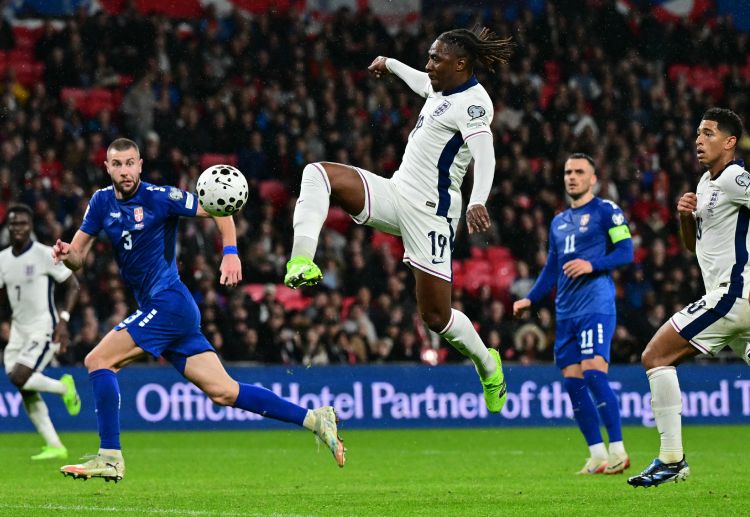 世界杯预选赛 替补上阵的埃泽破门得分,为英格兰队锁定2比0的胜局。