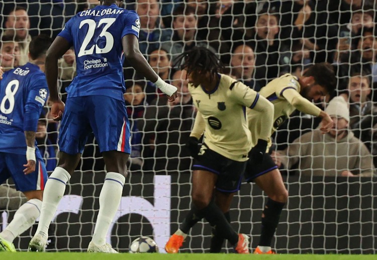 欧冠联赛 巴萨后卫孔德在防守中出现失误,不慎将球碰入自家球门,切尔西借此乌龙球取得1比0领先。