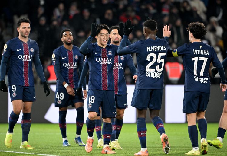 法甲联赛 李刚仁后点推射得手，巴黎圣日尔曼率先破门。