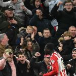 英超联赛 桑德兰利用角球机会，布罗比头球破门，反超比分至3比2。