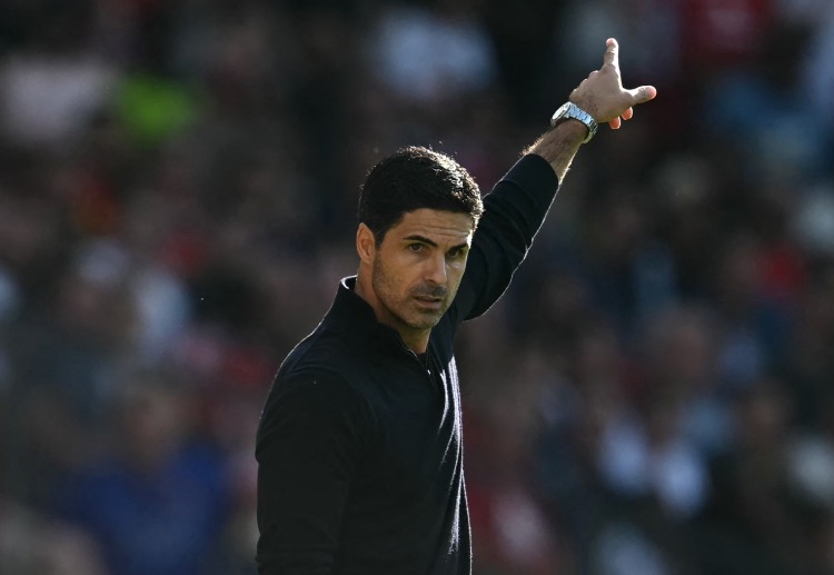 အာဆင်နယ်က နောက်ဆုံး ကစားခဲ့တဲ့ ပရီးမီးယားလိဂ် ၃ ပွဲမှာ ဘရန့်ဖို့ဒ်ကို အနိုင်ရခဲ့ပြီး ချဲလ်ဆီးနဲ့ သရေ၊ အက်စတွန်ဗီလာ ကိုတော့ ရှုံးနိမ့်ခဲ့ပါတယ်။