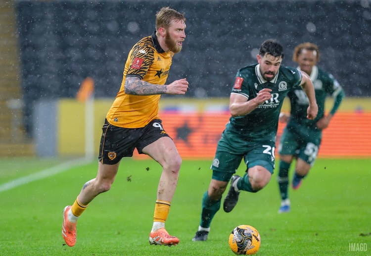 Oli McBurnie teve papel decisivo no retorno do Hull City à Premier League após nove temporadas longe da primeira divisão